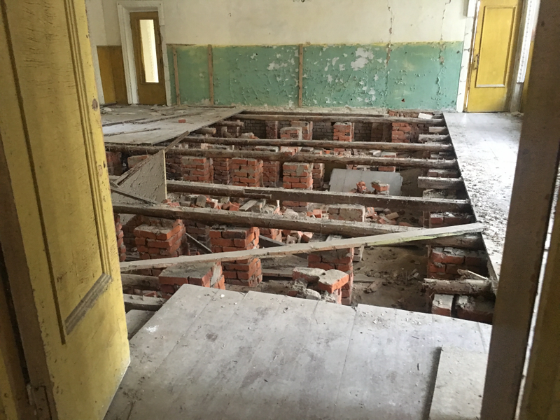 An old school abandoned in 1986 (Terrell Jermaine Starr/The Root)